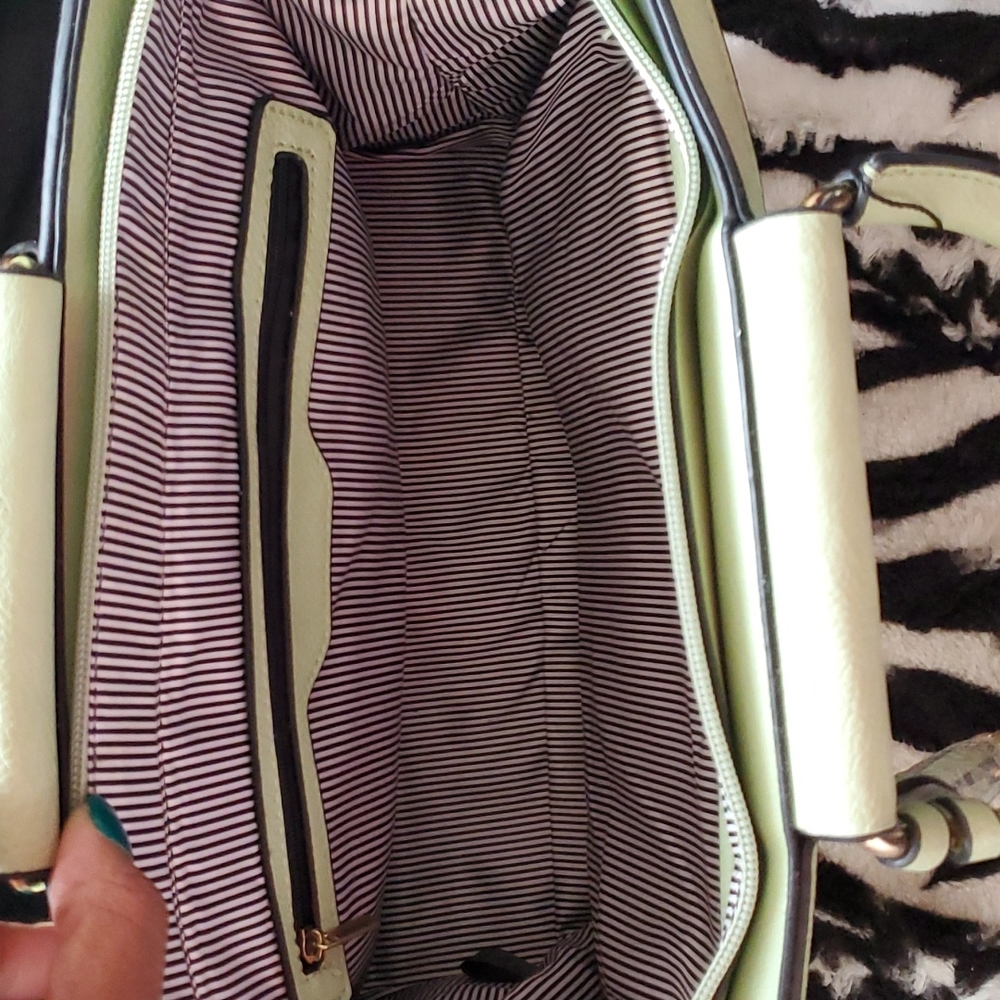 SUGU Mint Green Handbag - Picture 6 of 12